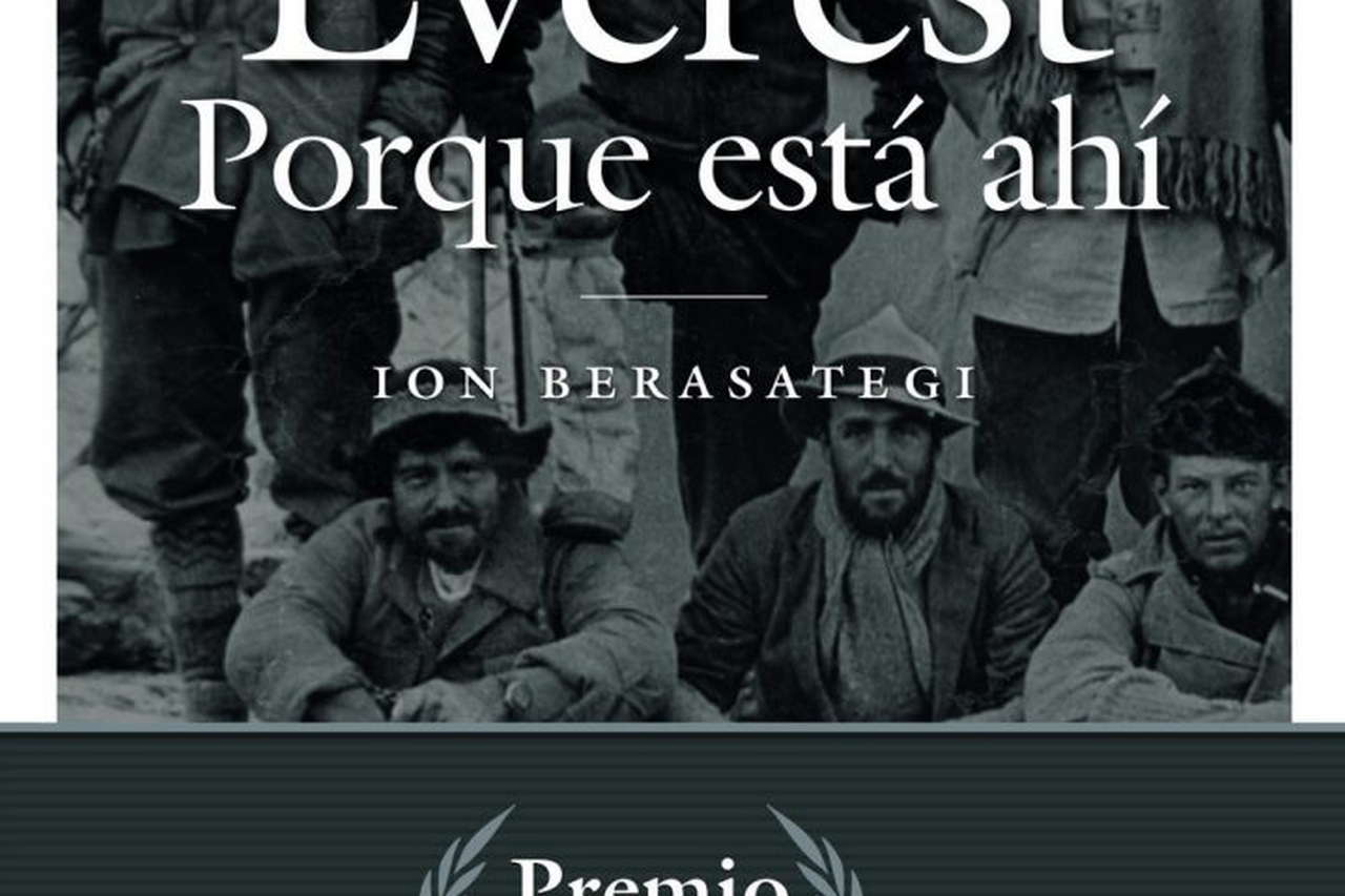 Everest. Porque está ahí. PREMIO DESNIVEL 2017 por Ediciones Desnivel