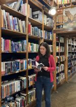 Begoña Santos Olmeda en la Libreria Desnivel