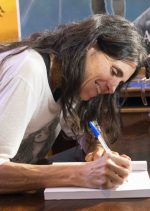 Sílvia Vidal en la librería Desnivel